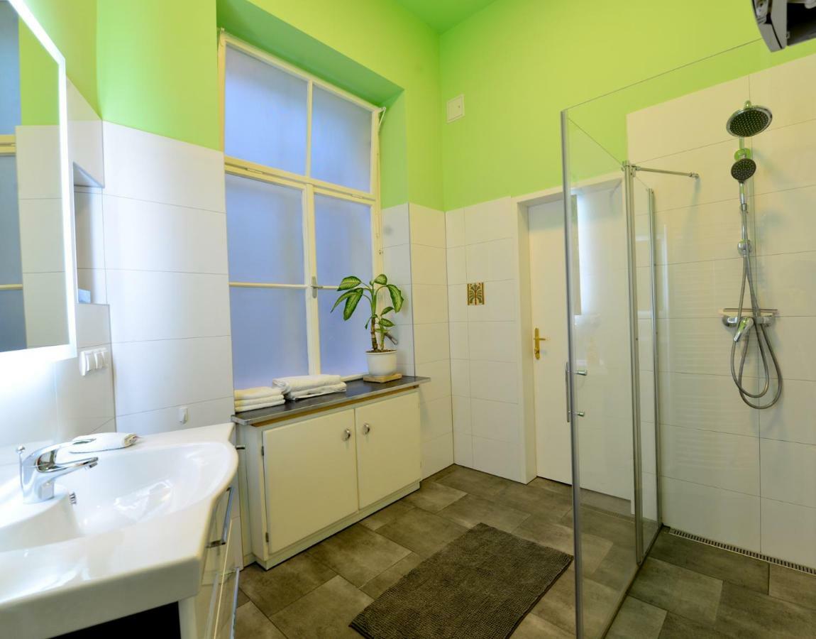Stylish, Cosy & Central "Self-Check-In" Apartment Wina Bagian luar foto
